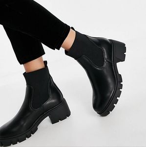 ASOS DESIGN WIDE FIT ROBBIE CHUNCKY CHELSEA BOOTS IN BLACK